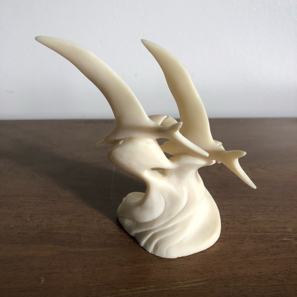 Coralei Of Hawaii cultured coral seagull figurine 5 inches